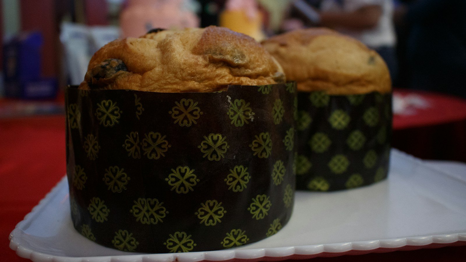 Panettone en cours de cuisson dans son moule en papier