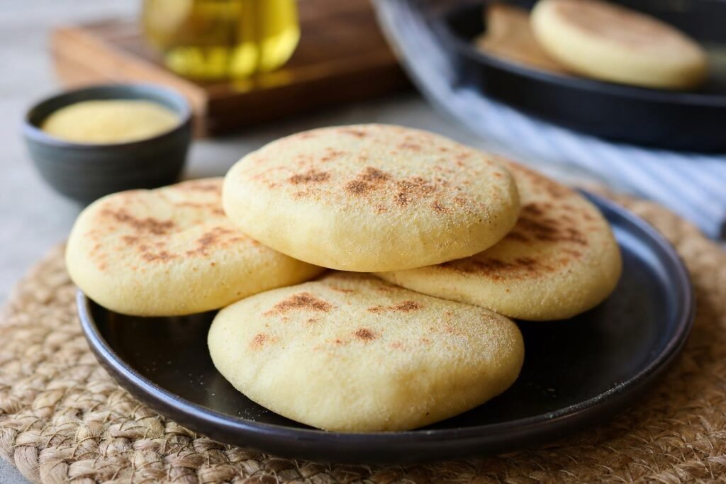 Petits pains marocains à la semoule gonflés, cuits à la poêle