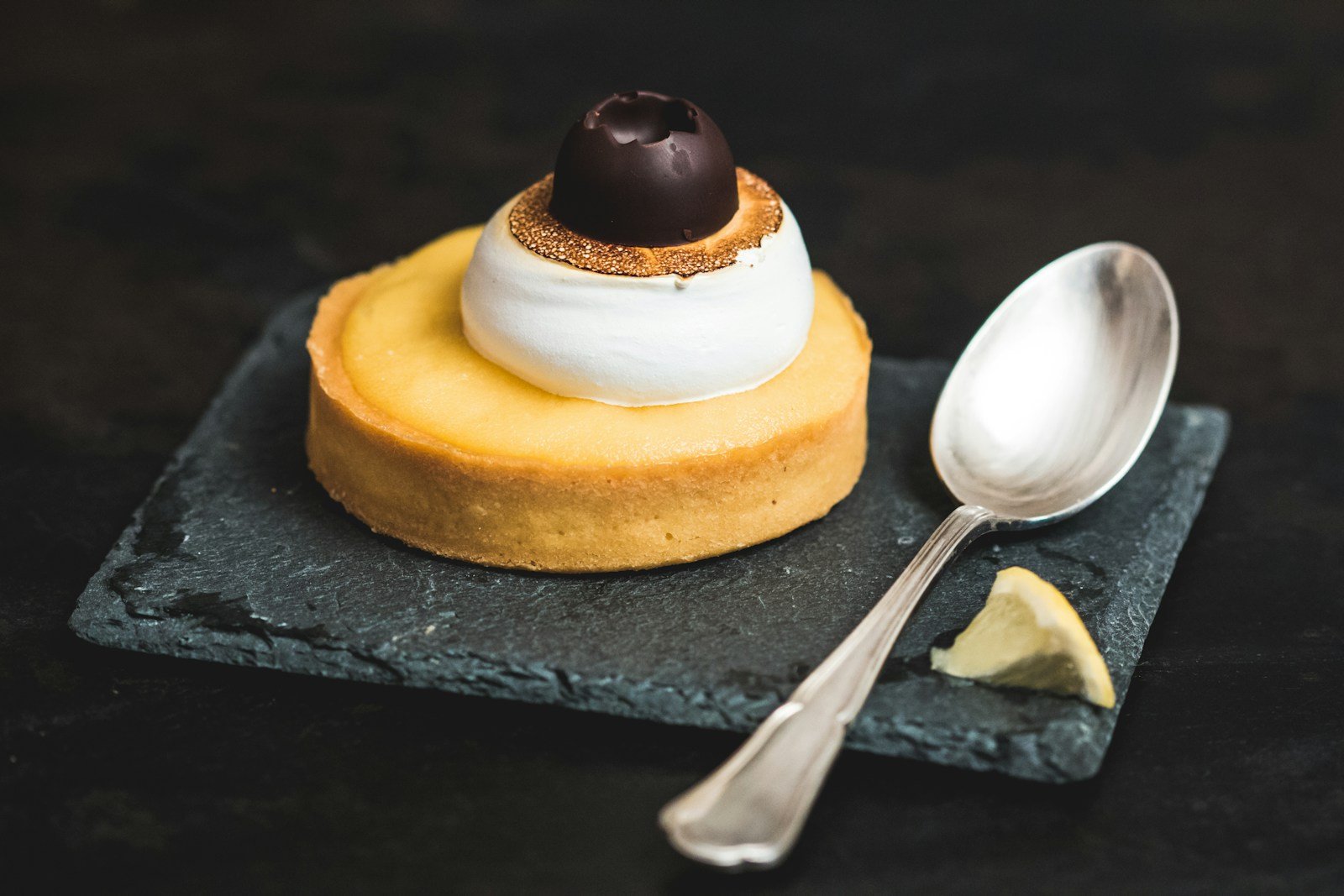 Bol de crème pâtissière à la vanille bien lisse
